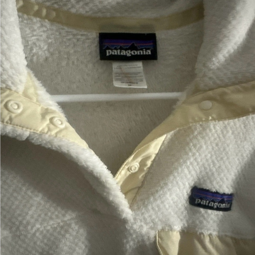 Patagonia Cream and White Snap-T Fleece